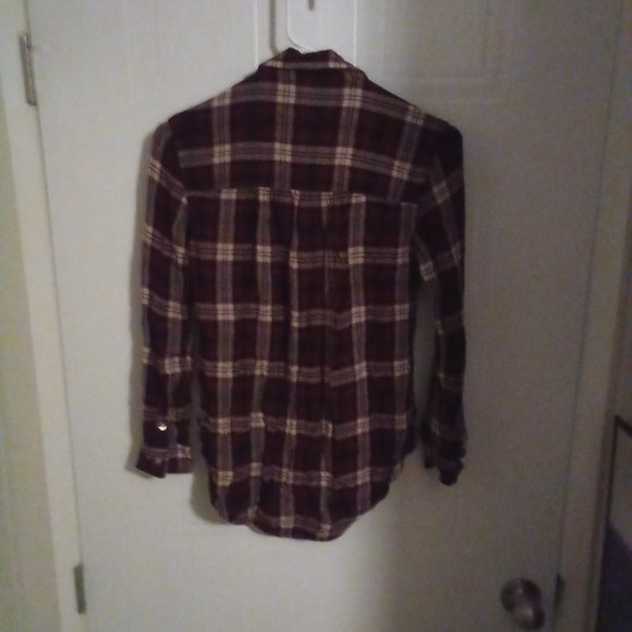 American Eagle Outfitters - Picture 2 of 3